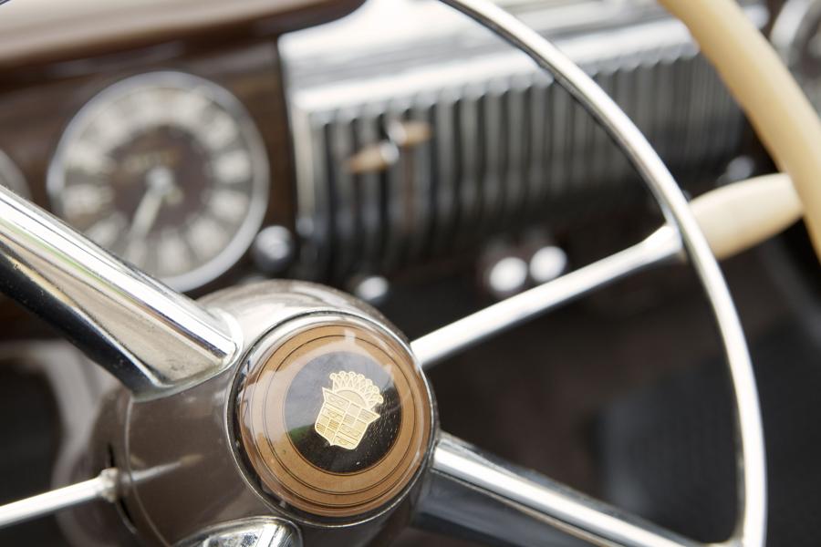  Cadillac Series 62 Convertible Coupe 1942 года  (фото 28 из 48)